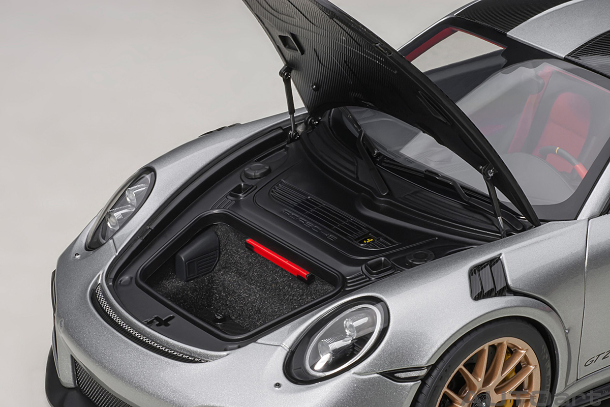 Porsche 911 (991.2) GT2 RS Weissach Package 1:18 Autoart Cinza