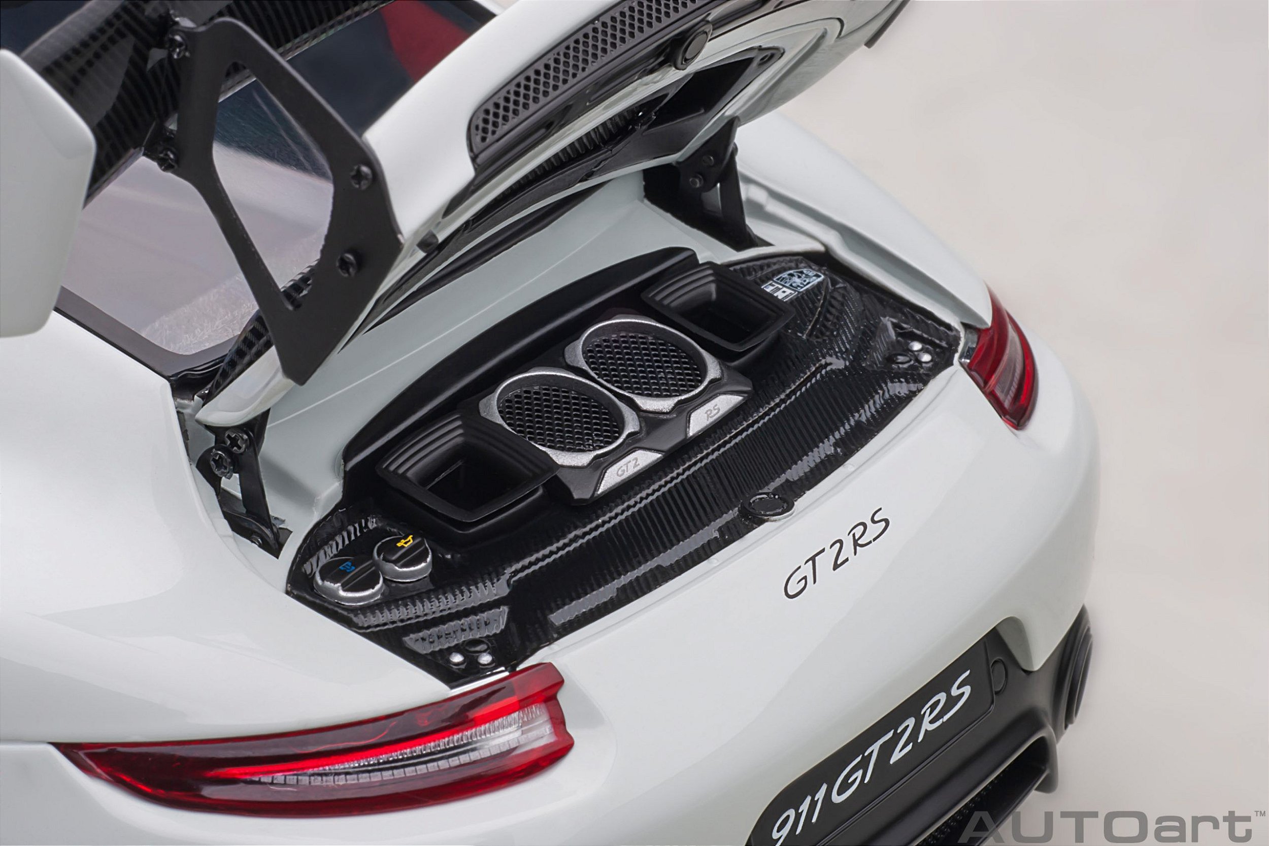 AUTOart 1/18 ポルシェ 911 （991.2） GT2 RS ヴァイザッハ