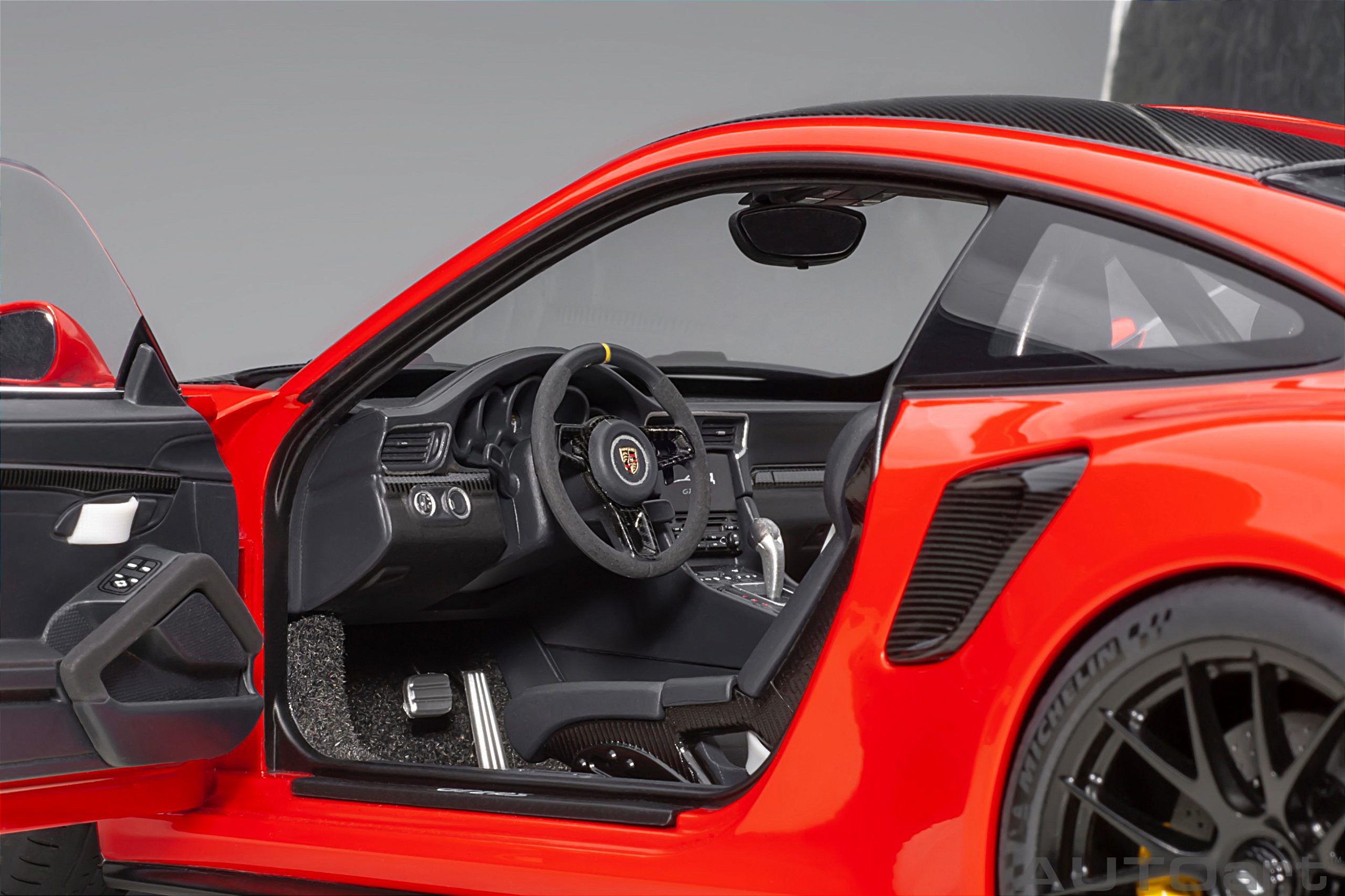 Porsche 911 (991.2) GT2 RS Weissach Package 1:18 Autoart Vermelho