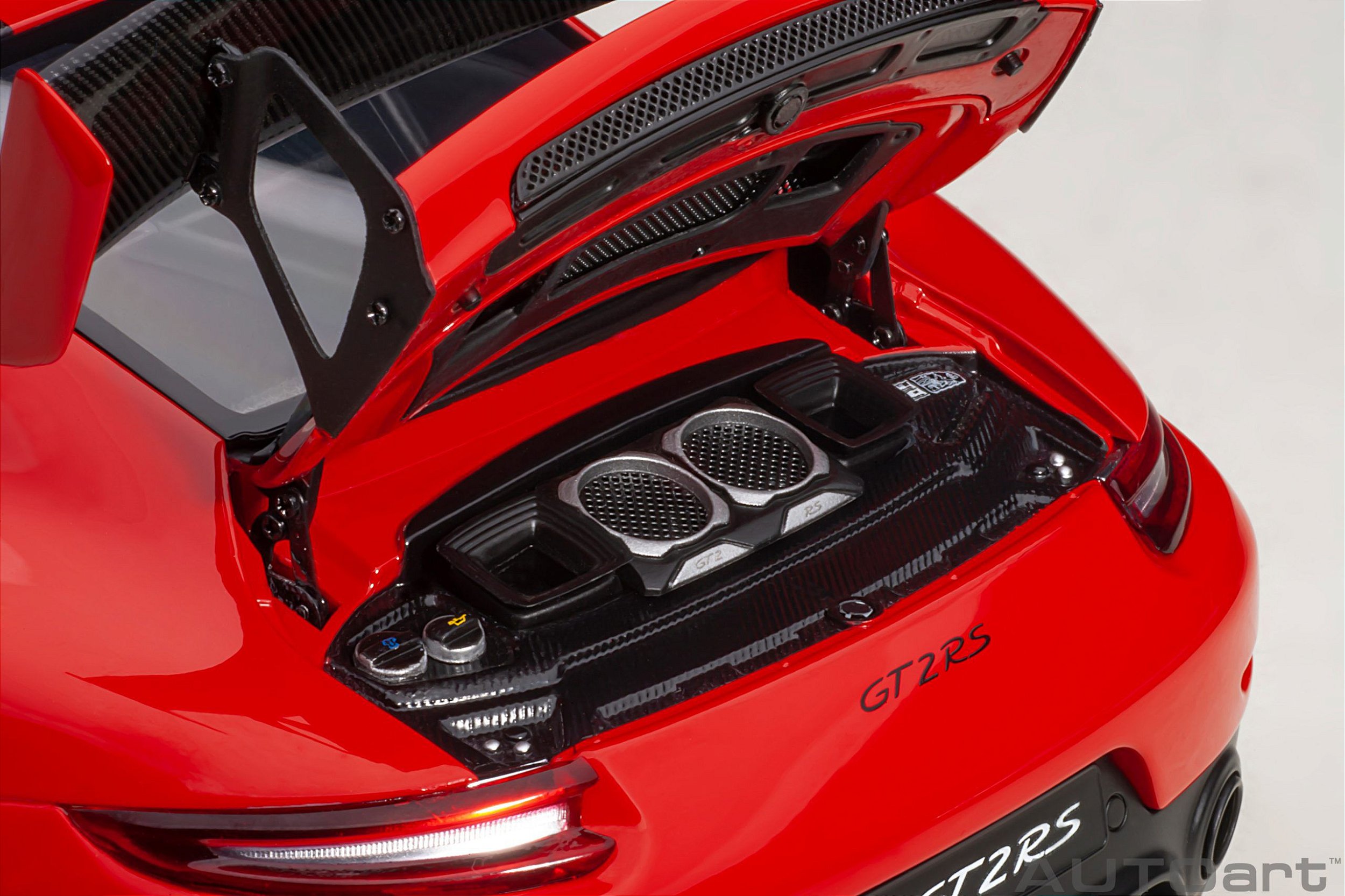 Porsche 911 (991.2) GT2 RS Weissach Package 1:18 Autoart Vermelho