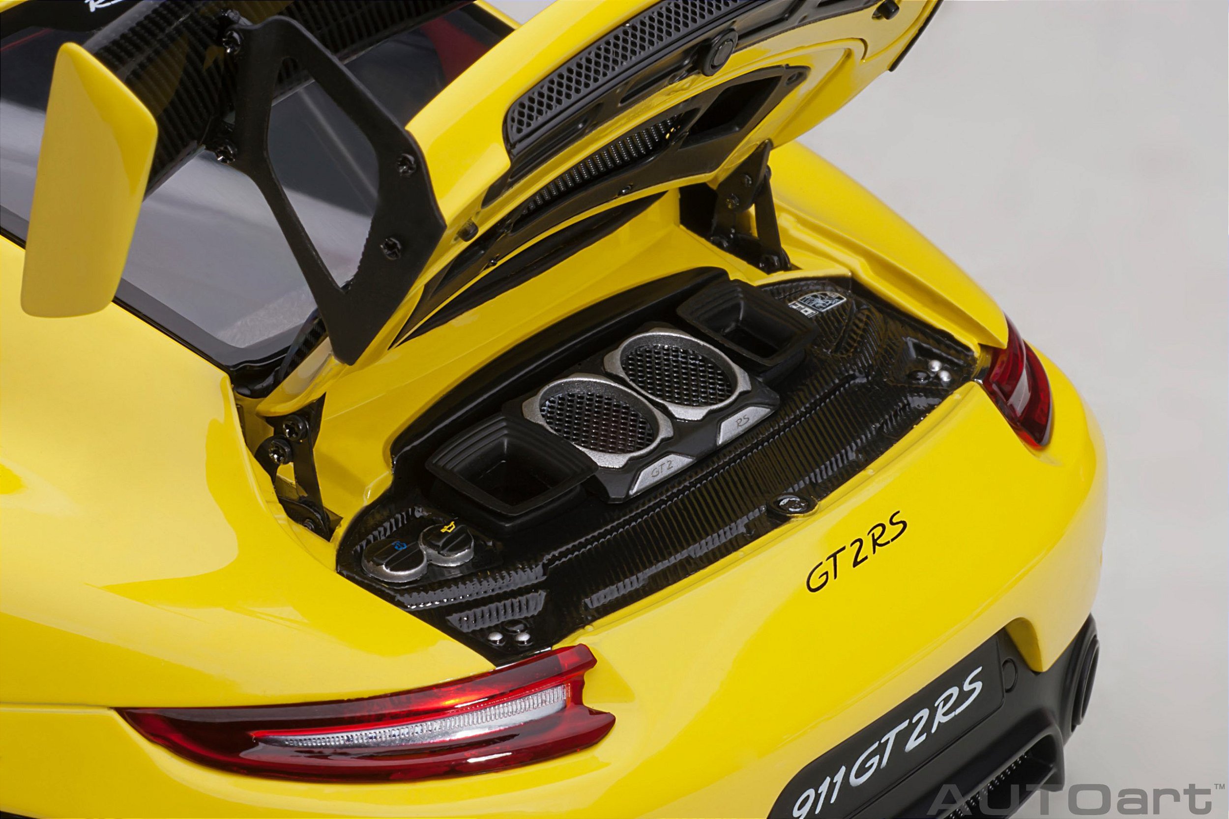 Porsche 911 (991.2) GT2 RS Weissach Package 1:18 Autoart Amarelo