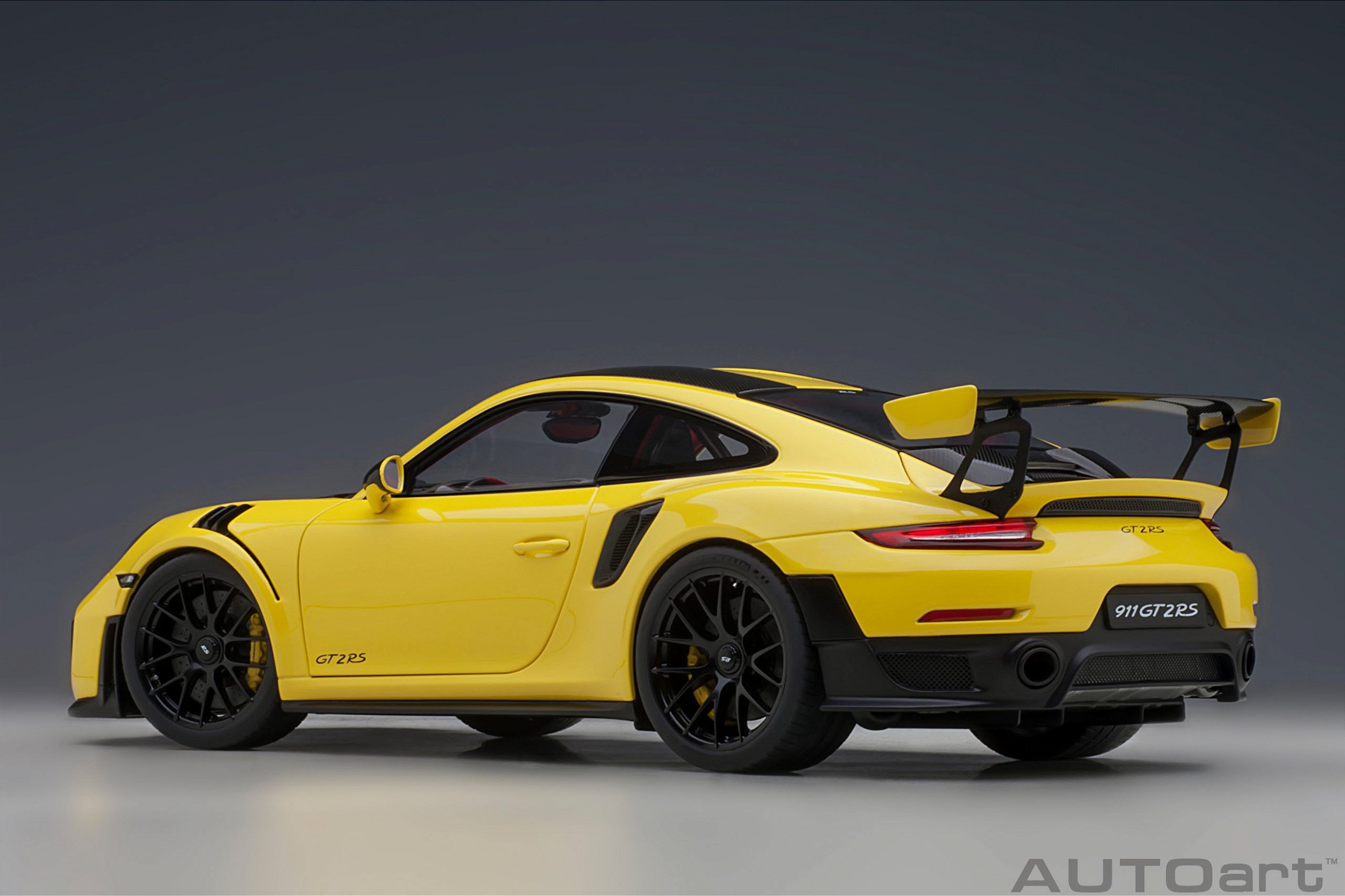 Porsche 911 (991.2) GT2 RS Weissach Package 1:18 Autoart Amarelo