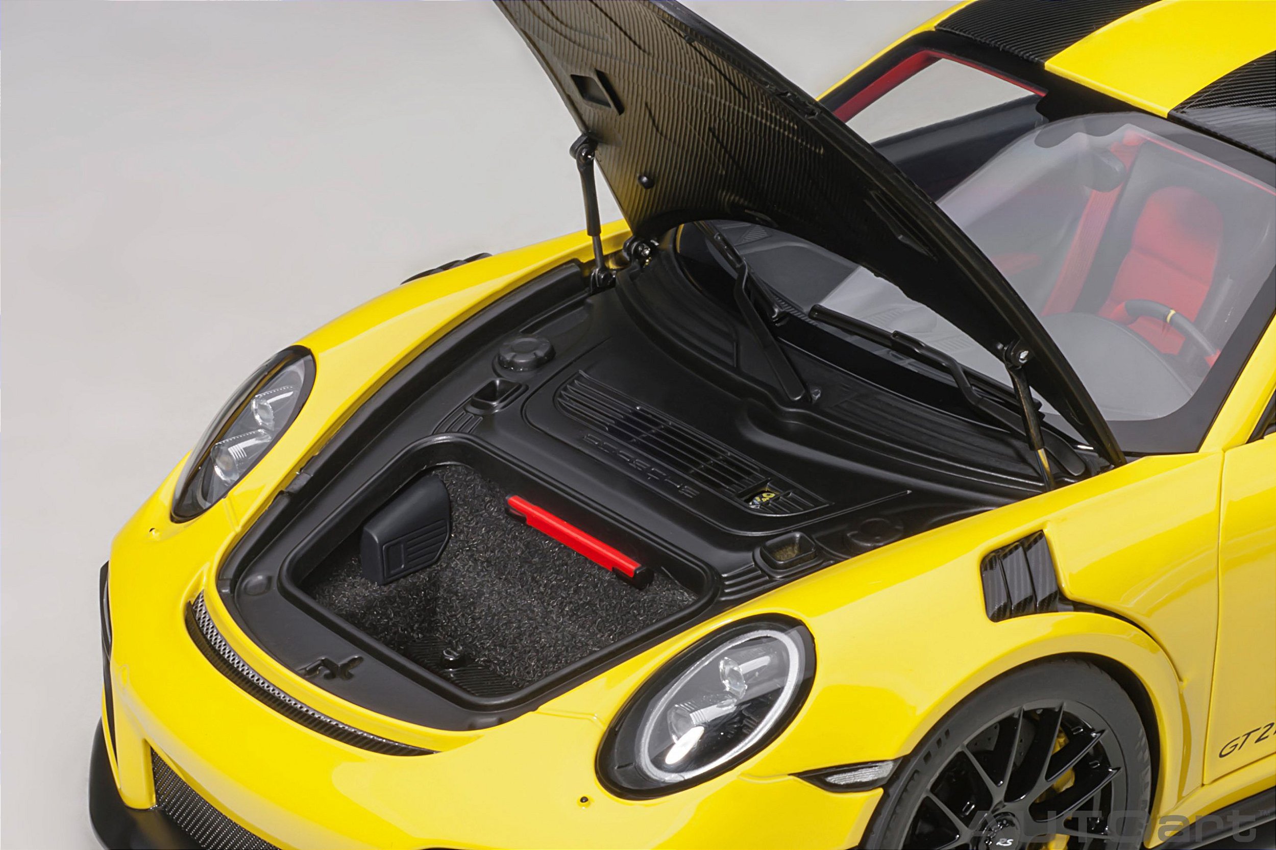 Porsche 911 (991.2) GT2 RS Weissach Package 1:18 Autoart Amarelo