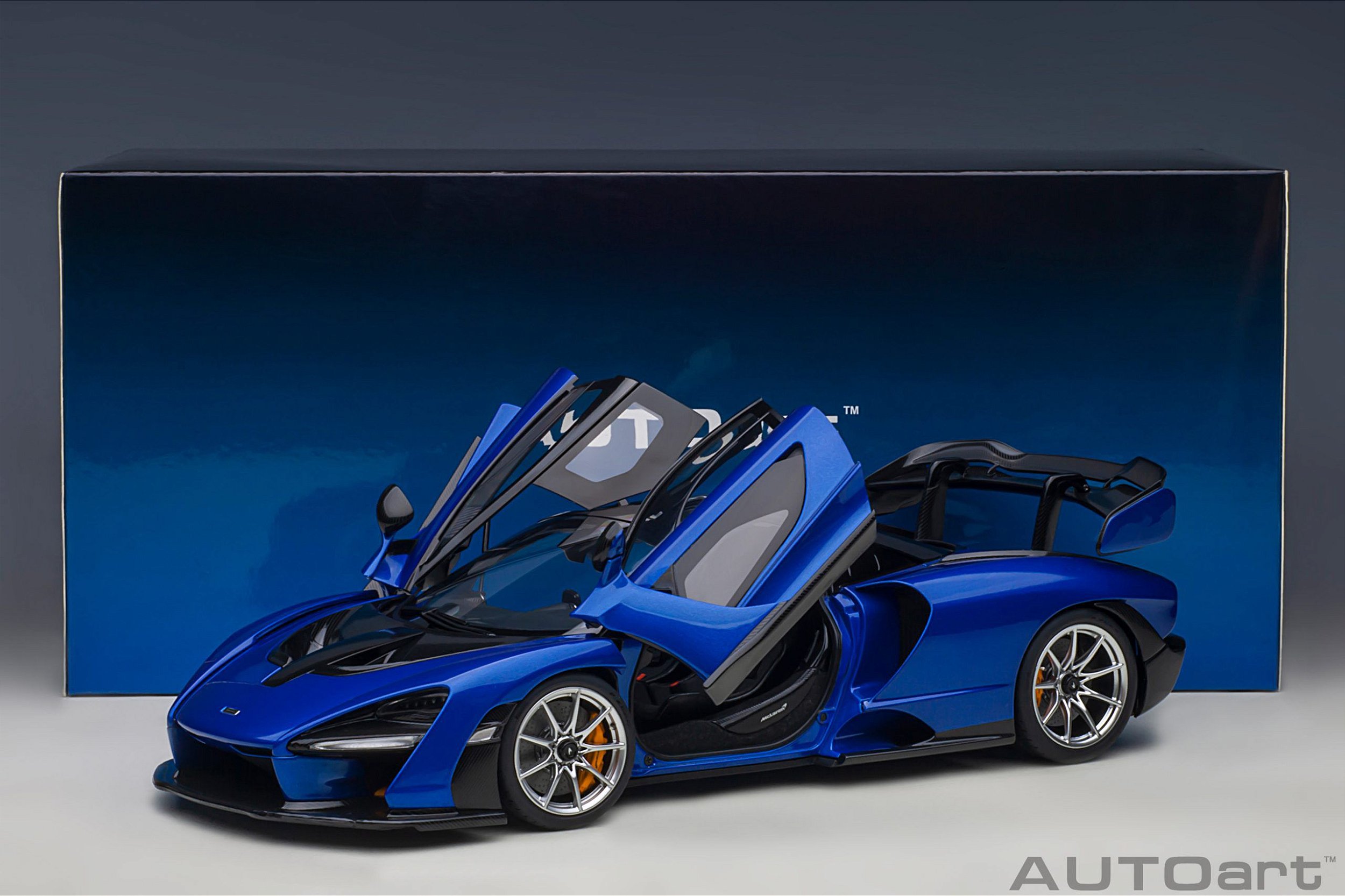 オートアート　McLaren Senna 1/18 McLaren Senna 1:18 Autoart Azul - 19 anos! Loja on-line de
