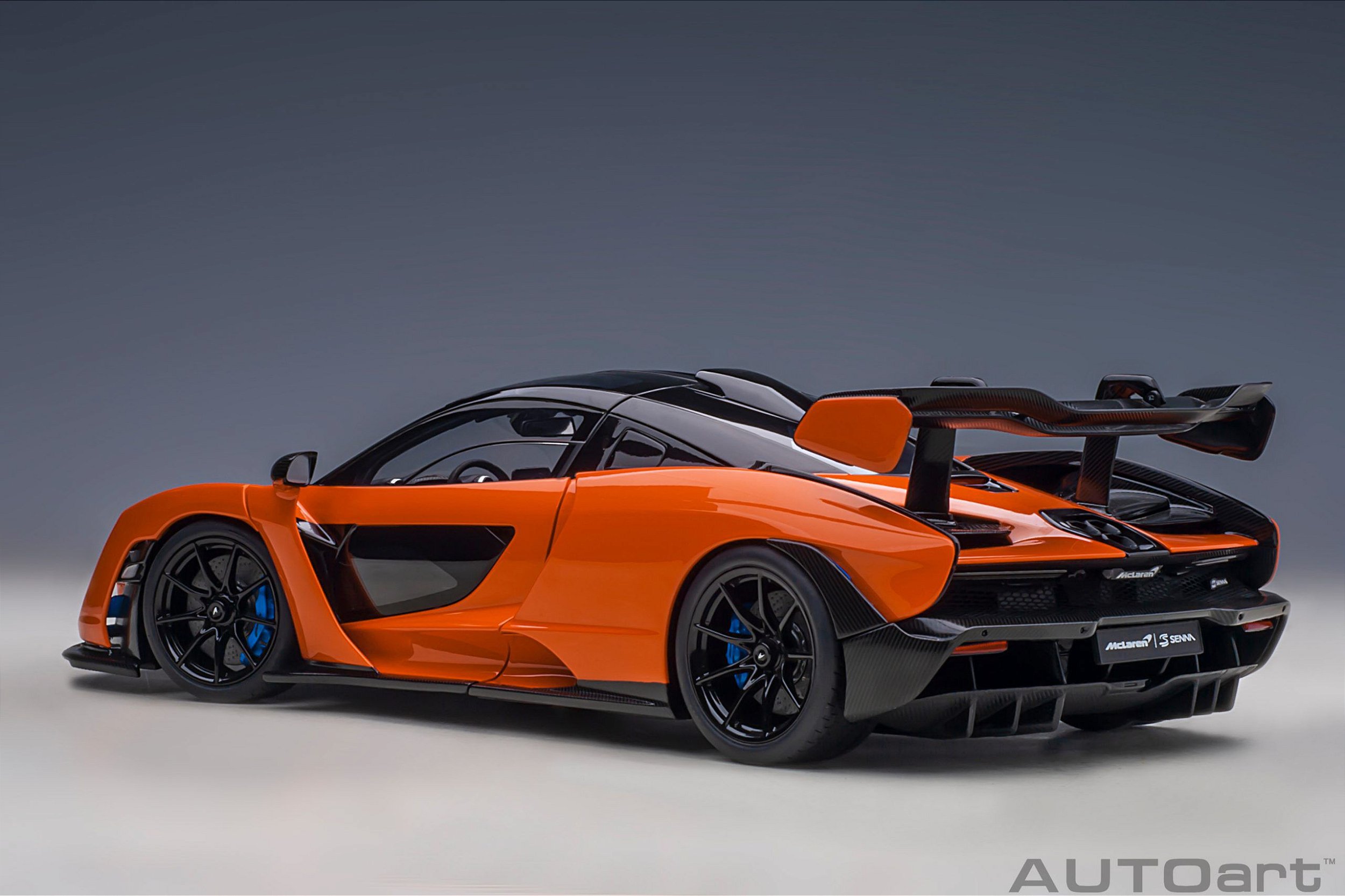 McLaren Senna 1:18 Autoart Laranja - 19 anos! Loja on-line de