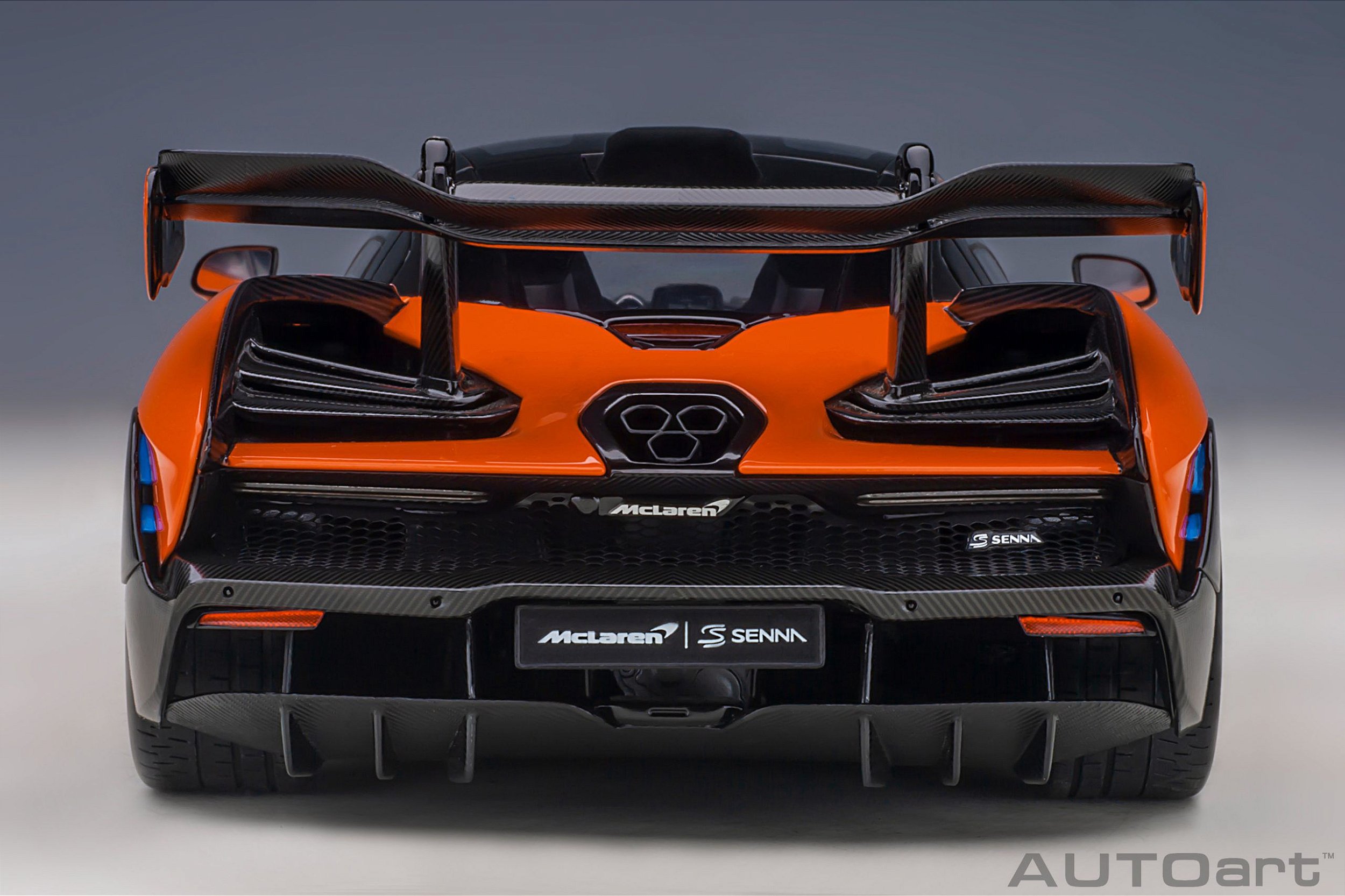 McLaren Senna 1:18 Autoart Laranja - 19 anos! Loja on-line de