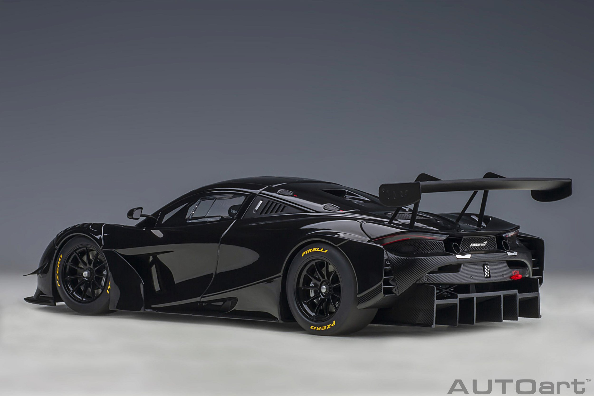 McLaren 720S GT3 1:18 Autoart Preto - 19 anos! Loja on-line