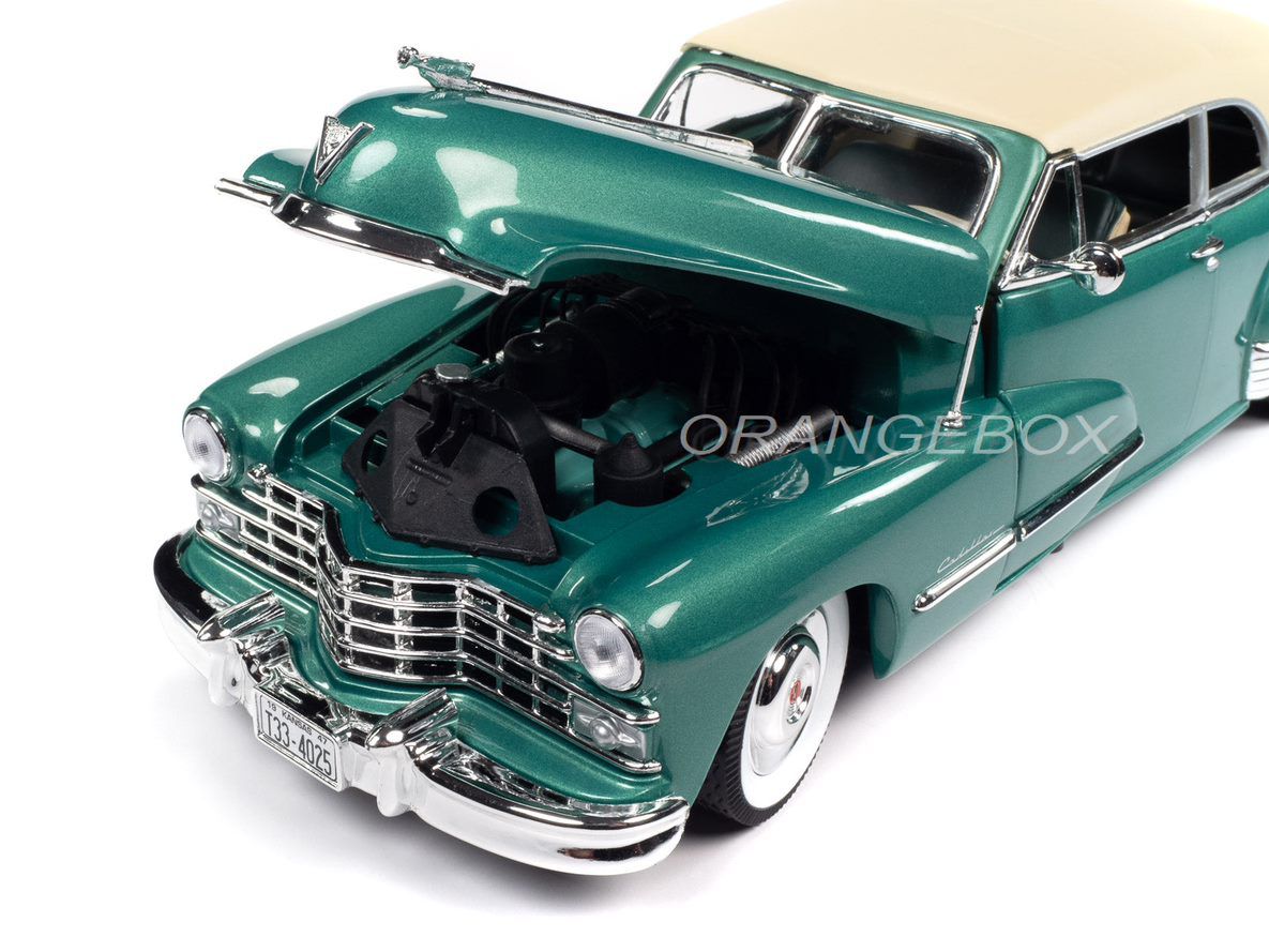 1947 CADILLAC SERIES 62 SOFT TOP 1/18 DIECAST CAR AUTO WORLD AW315