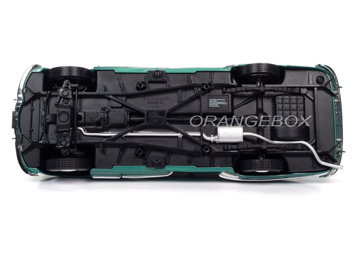 Cadillac Series 62 Soft Top 1947 1:18 Autoworld Verde - 19 anos