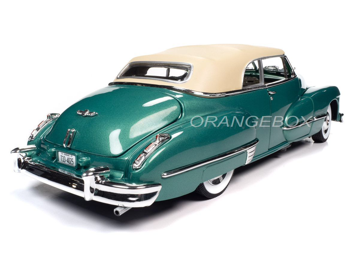 Cadillac Series 62 Soft Top 1947 1:18 Autoworld Verde - 20 anos