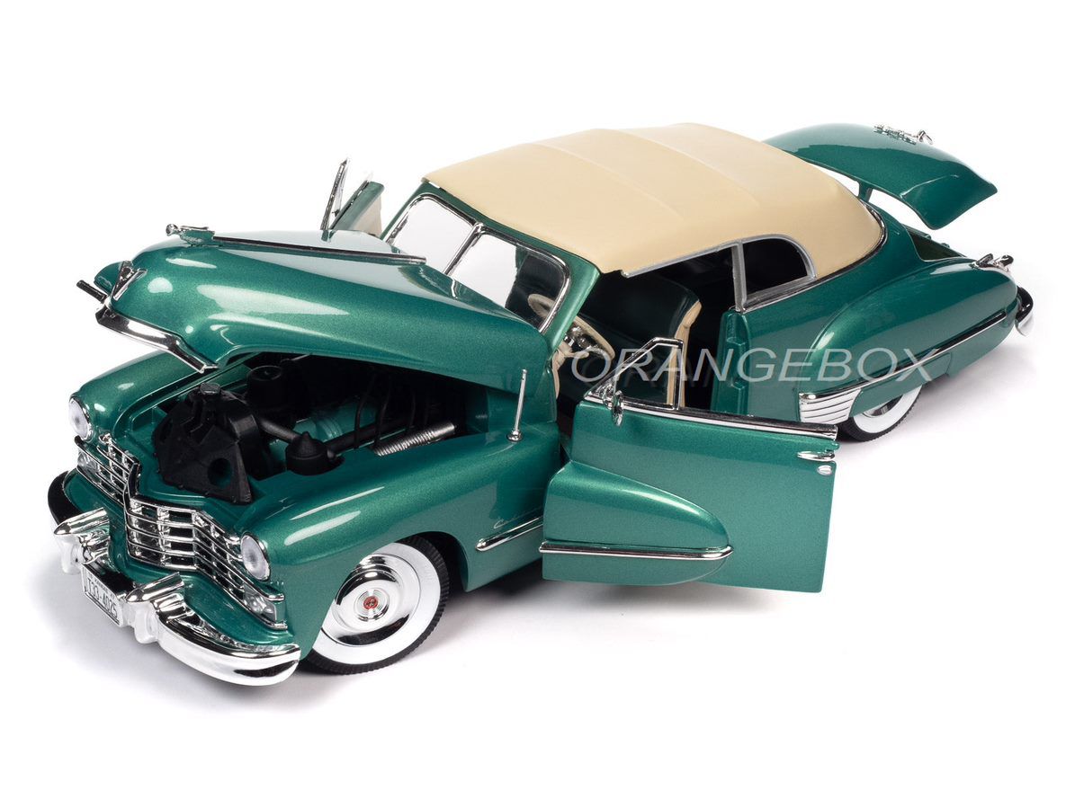 Cadillac Series 62 Soft Top 1947 1:18 Autoworld Verde - 20 anos