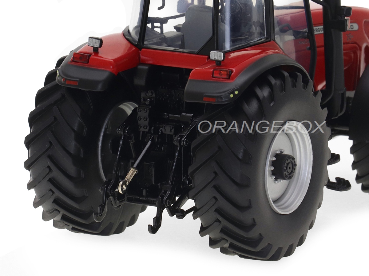 Tracteur MASSEY FERGUSON 8260 X-TRA échelle 1/32 – UNIVERSAL HOBBIES UH5351