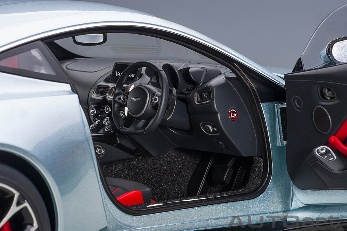 Aston Martin Vantage 2019 1:18 Autoart Cinza - 20 anos! Loja on