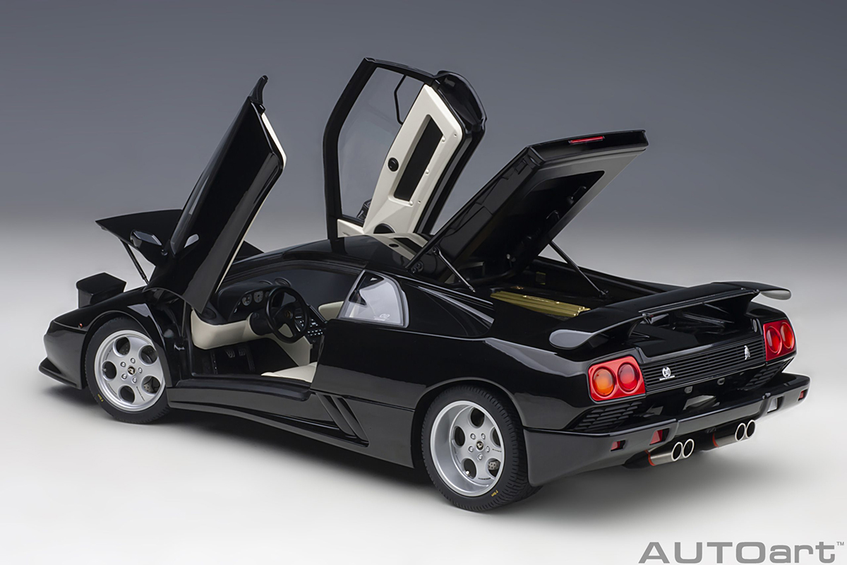 車　ＡＵＴＯ・Ａｒｔ　1/18　Ｌａｍｂｏｒｇｈｉｎｉ　Ｄｉａｂｌｏ　ミニカー Lamborghini Diablo SE 30th Anniversary 1:18 Autoart Preto - 19