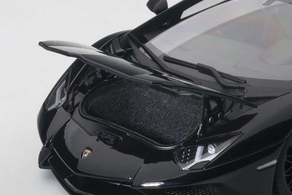 Lamborghini Aventador LP750-4 SV 1:18 Autoart Preto - 20 anos