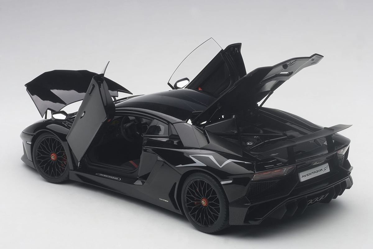 Lamborghini Aventador LP750-4 SV 1:18 Autoart Preto - 20 anos