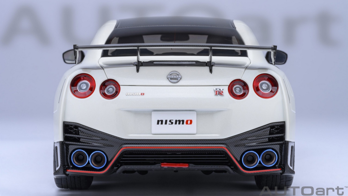 Nissan GT-R (R35) NIsmo 2022 Special Edition 1:18 Autoart Branco