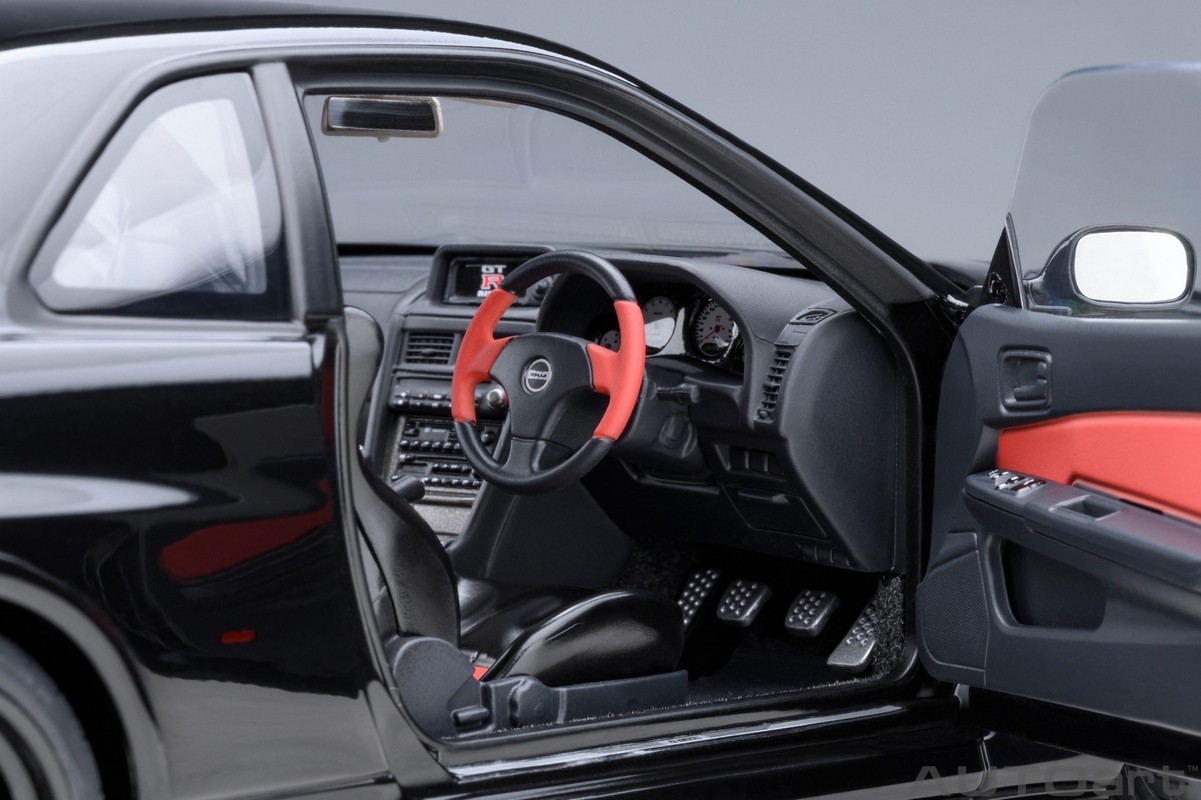 Nissan R34 GT-R Z-Tune Nismo 1:18 Autoart Preto - 18 anos