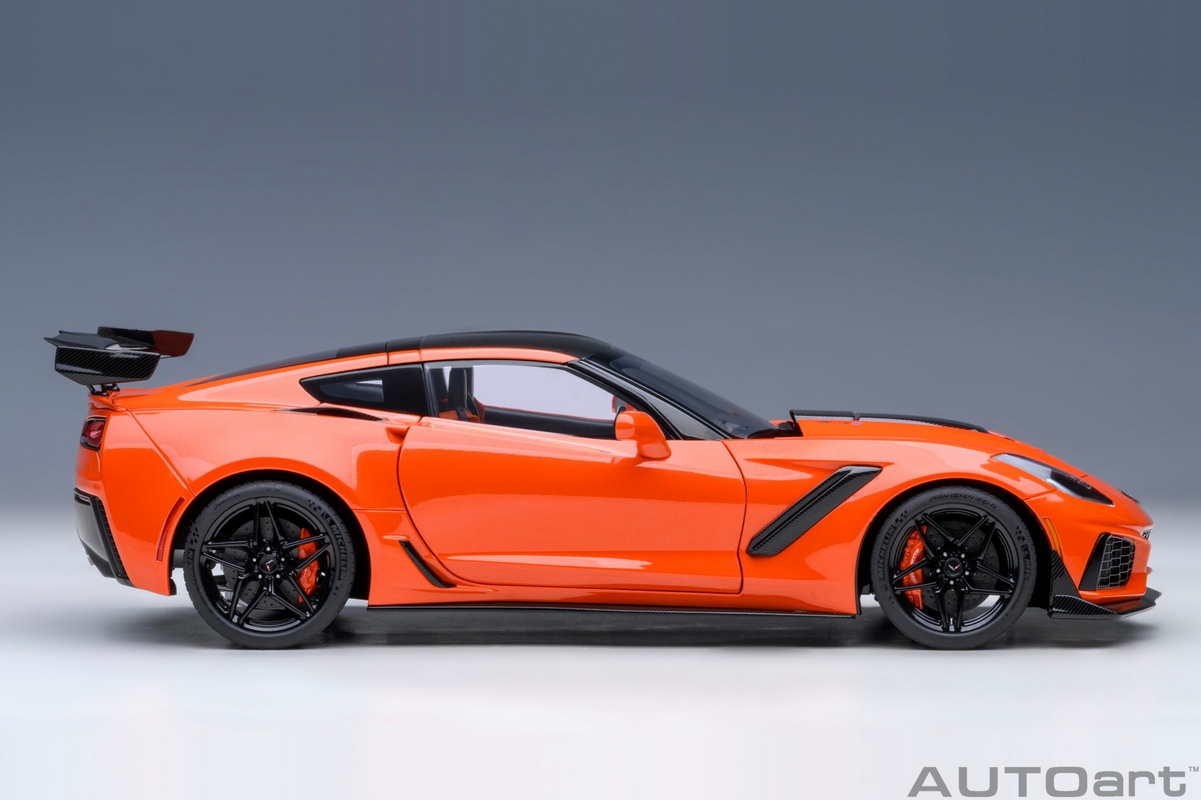 Chevrolet Corvette C7 ZR1 1:18 Autoart Laranja - 20 anos! Loja on
