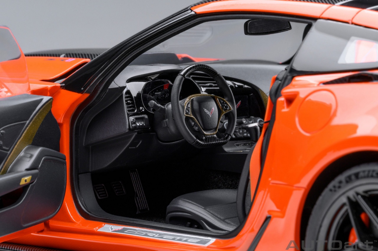 Chevrolet Corvette C7 ZR1 1:18 Autoart Laranja - 20 anos! Loja on