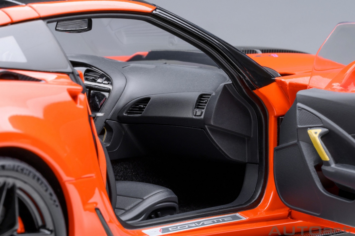 Chevrolet Corvette C7 ZR1 1:18 Autoart Laranja - 20 anos! Loja on