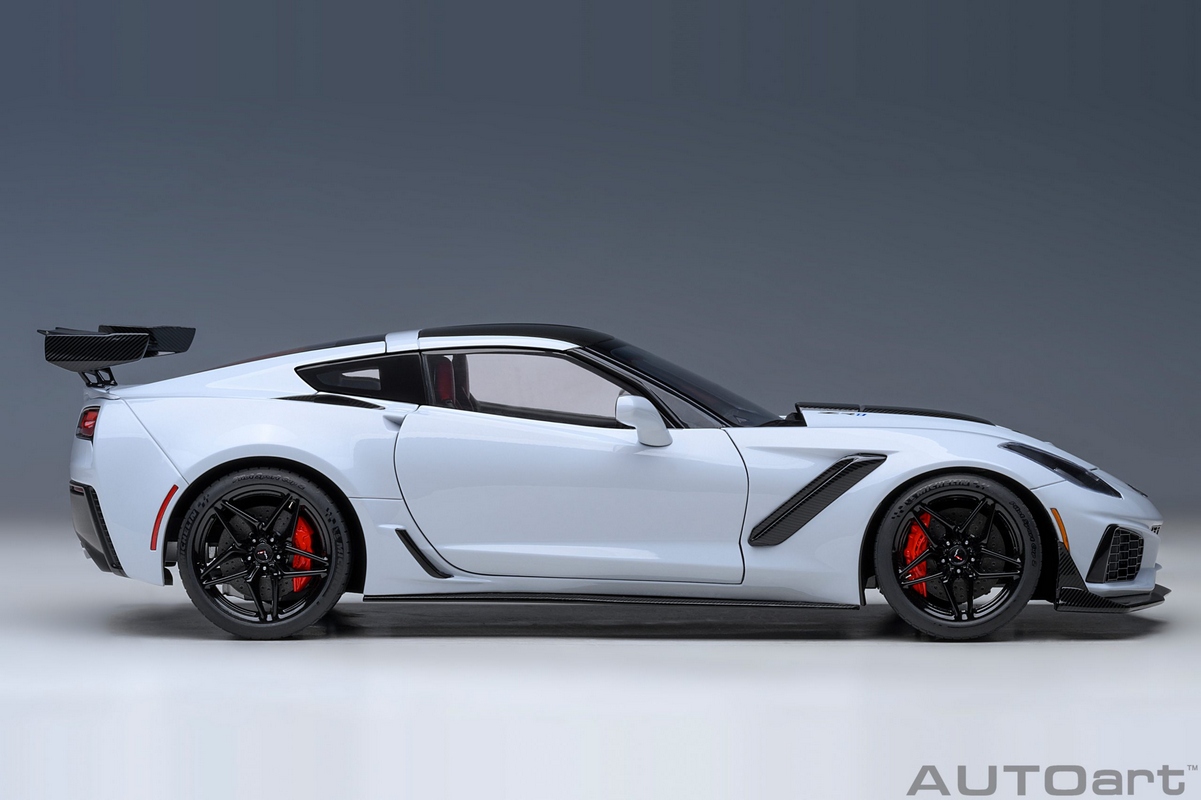 Chevrolet Corvette C7 ZR1 1:18 Autoart Cinza - 20 anos! Loja on