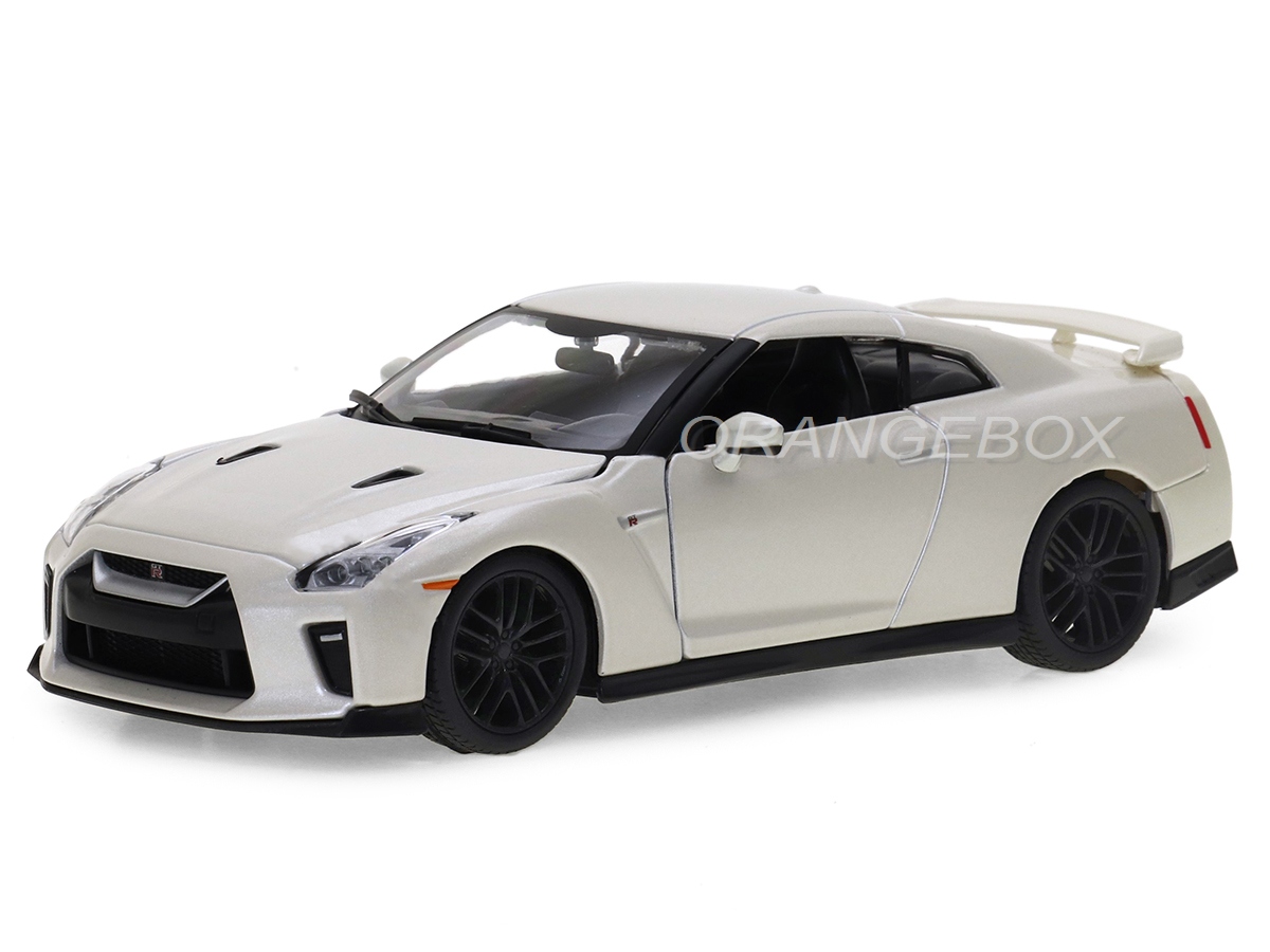 Bburago Nissan GT-R 2017 – 1:24 Modellauto, Weiß, Aus Metall, Perfekt Für Sammler