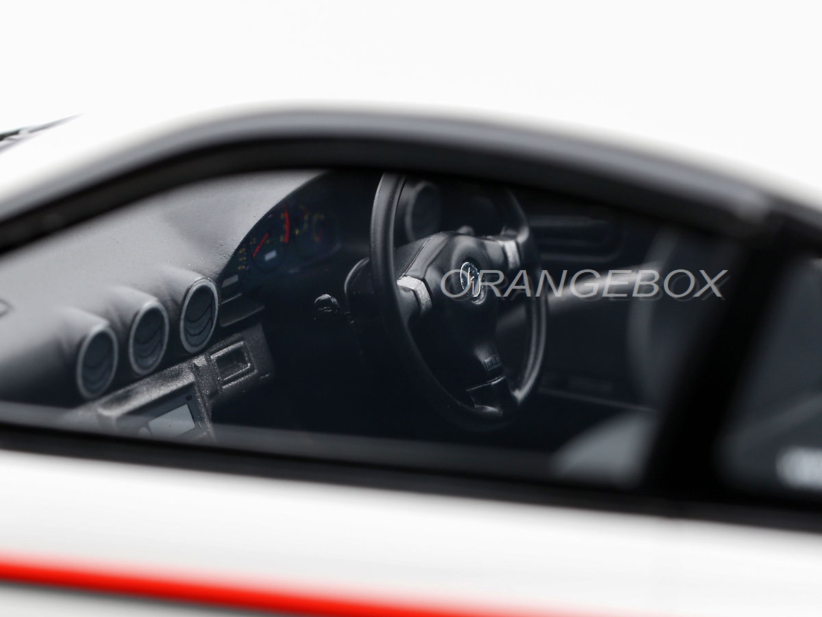 Nissan Silvia (S15 NISMO S-tune) 2000 1:18 OttOmobile - 20 anos