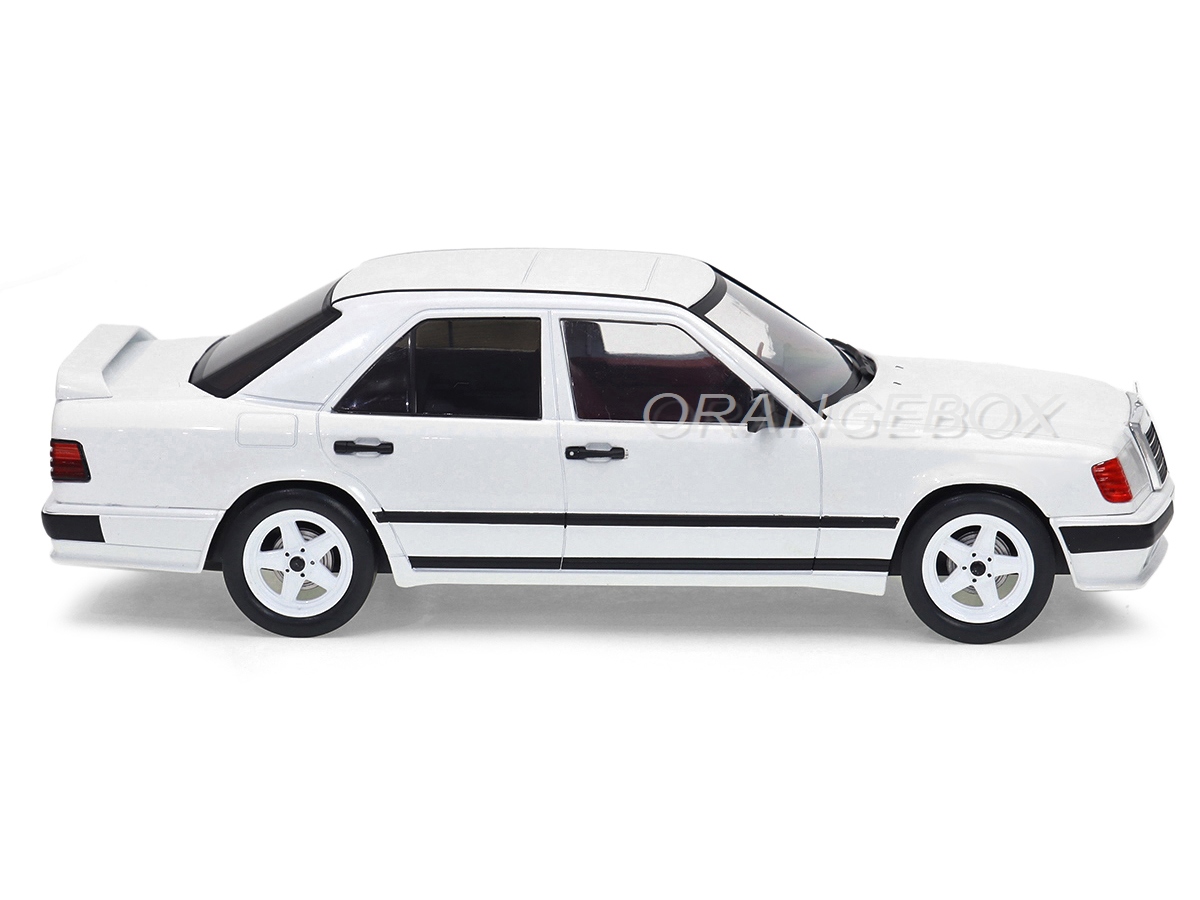 Modelcar Mercedes W124 Tuning, weiss, 1986 MCG 1:18 Metallmodell, Türen