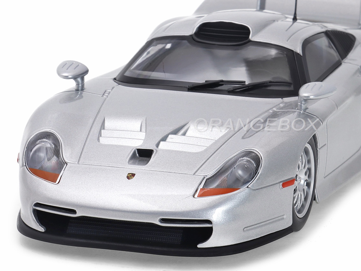 Porsche 911 GT1 Street Version 1997 1:18 Werk83 - 19 anos