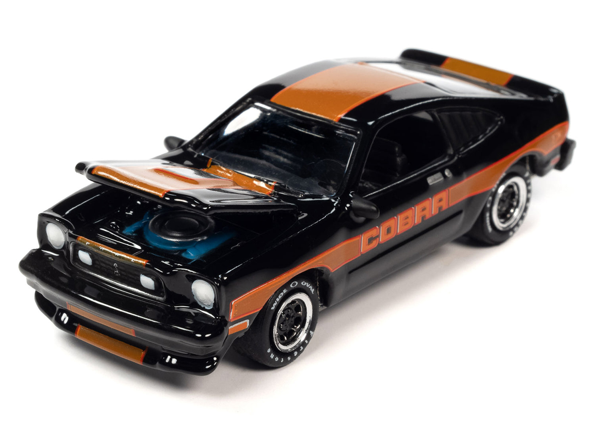 Ford Mustang Cobra II 1978R1A 2023 1:64 Johnny Lightning - 20 anos