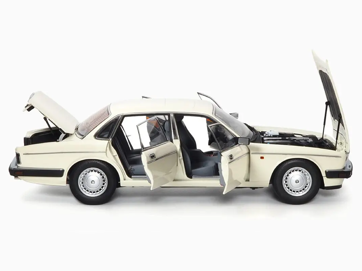 Jaguar Daimler XJ6 (XJ40) 1:18 Almost Real Branco - 19 anos! Loja