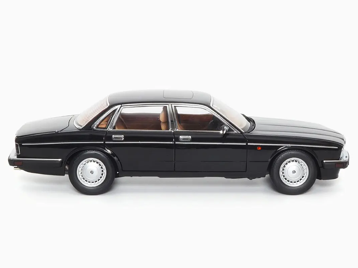 Jaguar Daimler XJ6 (XJ40) 1:18 Almost Real Preto - 20 anos! Loja