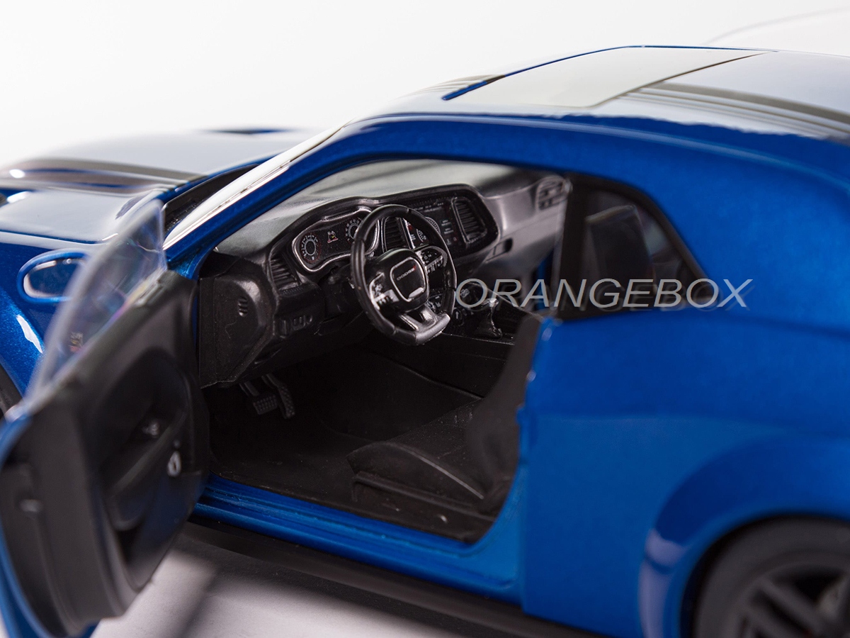 Dodge Challenger R/T Scat Pack Widebody 2023 1:18 Solido Azul - 20