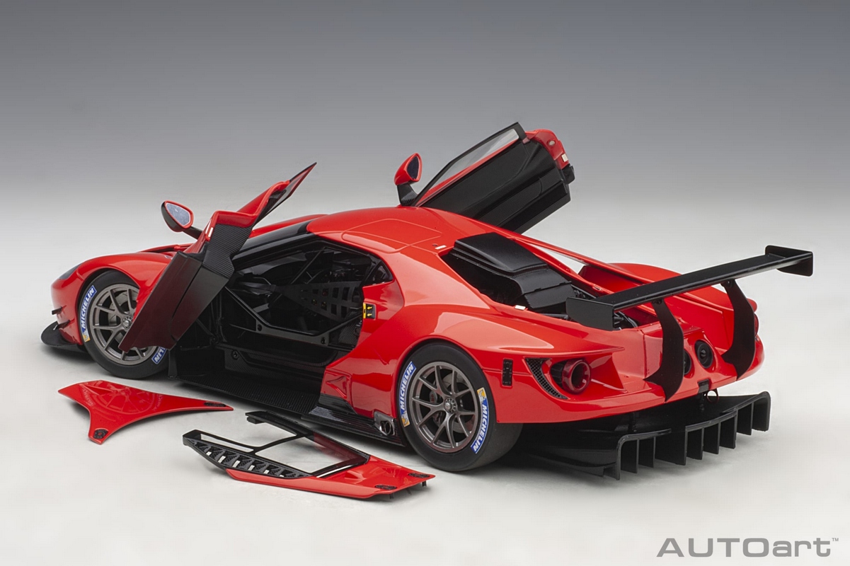 Ford GT GTE Plain Body Version 1:18 Autoart Vermelho - 19 anos