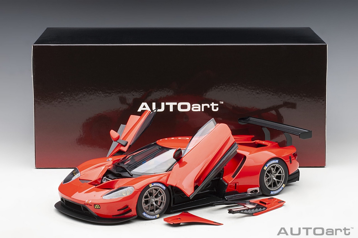 Ford GT GTE Plain Body Version 1:18 Autoart Vermelho - 19 anos