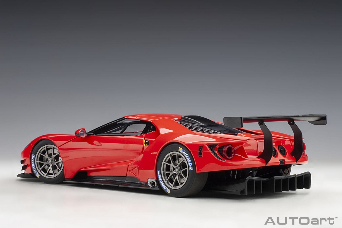 Ford GT GTE Plain Body Version 1:18 Autoart Vermelho - 19 anos