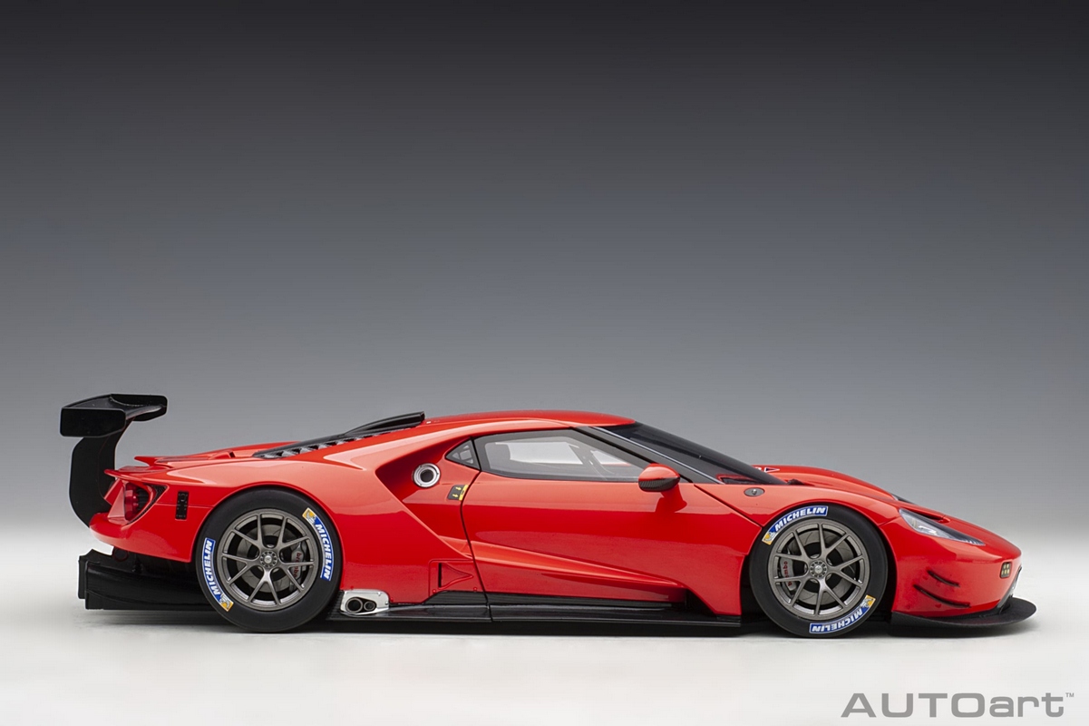 Ford GT GTE Plain Body Version 1:18 Autoart Vermelho - 20 anos