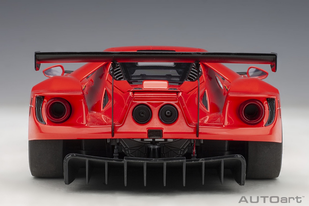 Ford GT GTE Plain Body Version 1:18 Autoart Vermelho - 20 anos
