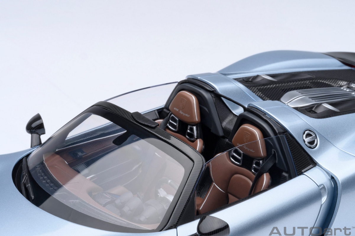 Porsche 918 Spyder Weissach Package 1:18 Autoart Azul - 20 anos