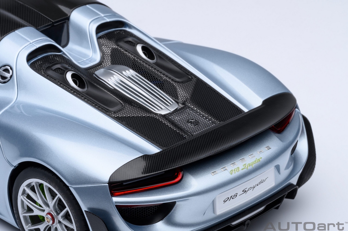 Porsche 918 Spyder Weissach Package 1:18 Autoart Azul - 19 anos