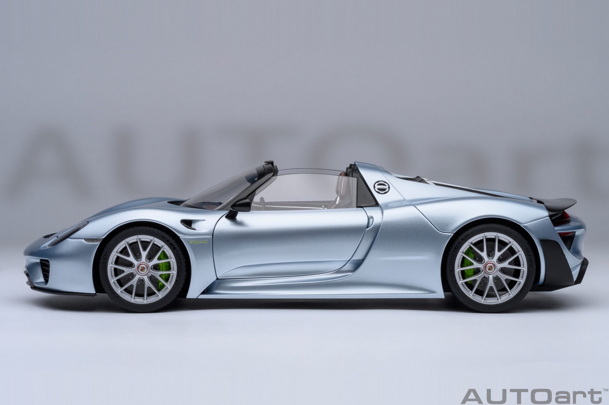 Porsche 918 Spyder Weissach Package 1:18 Autoart Azul - 20 anos