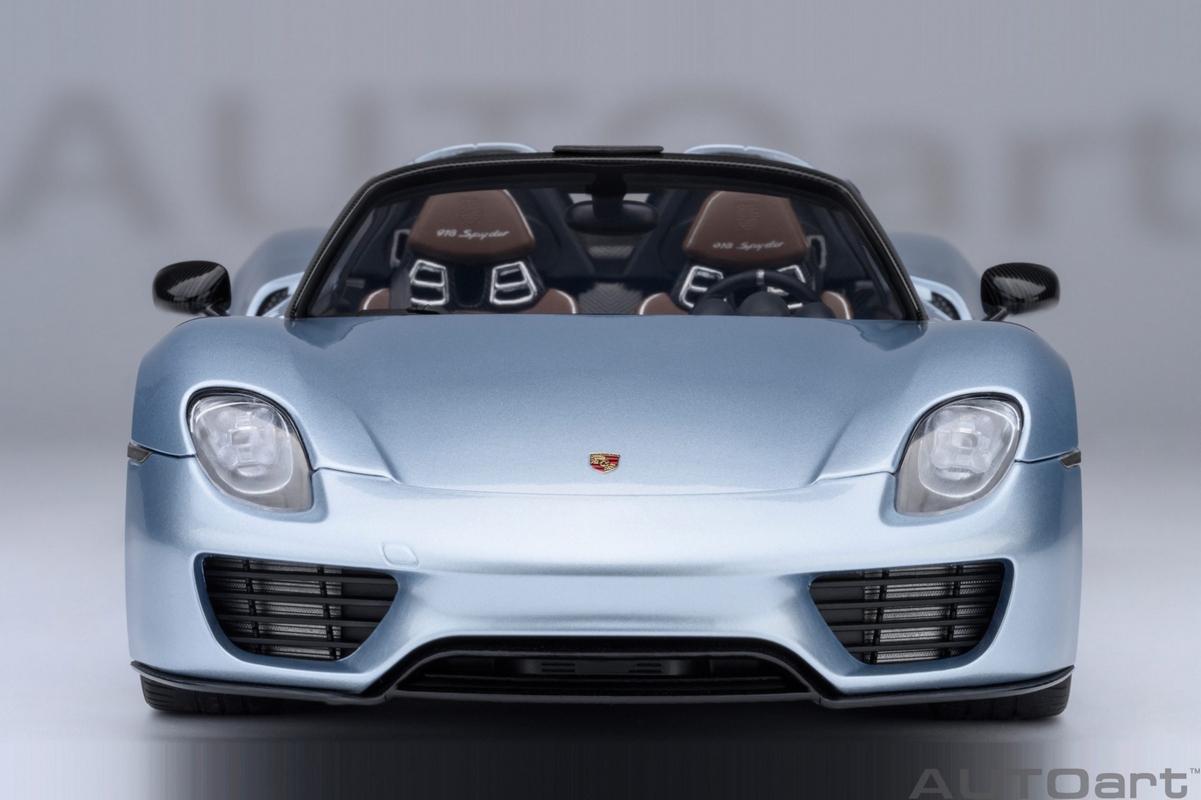 Porsche 918 Spyder Weissach Package 1:18 Autoart Azul - 20 anos