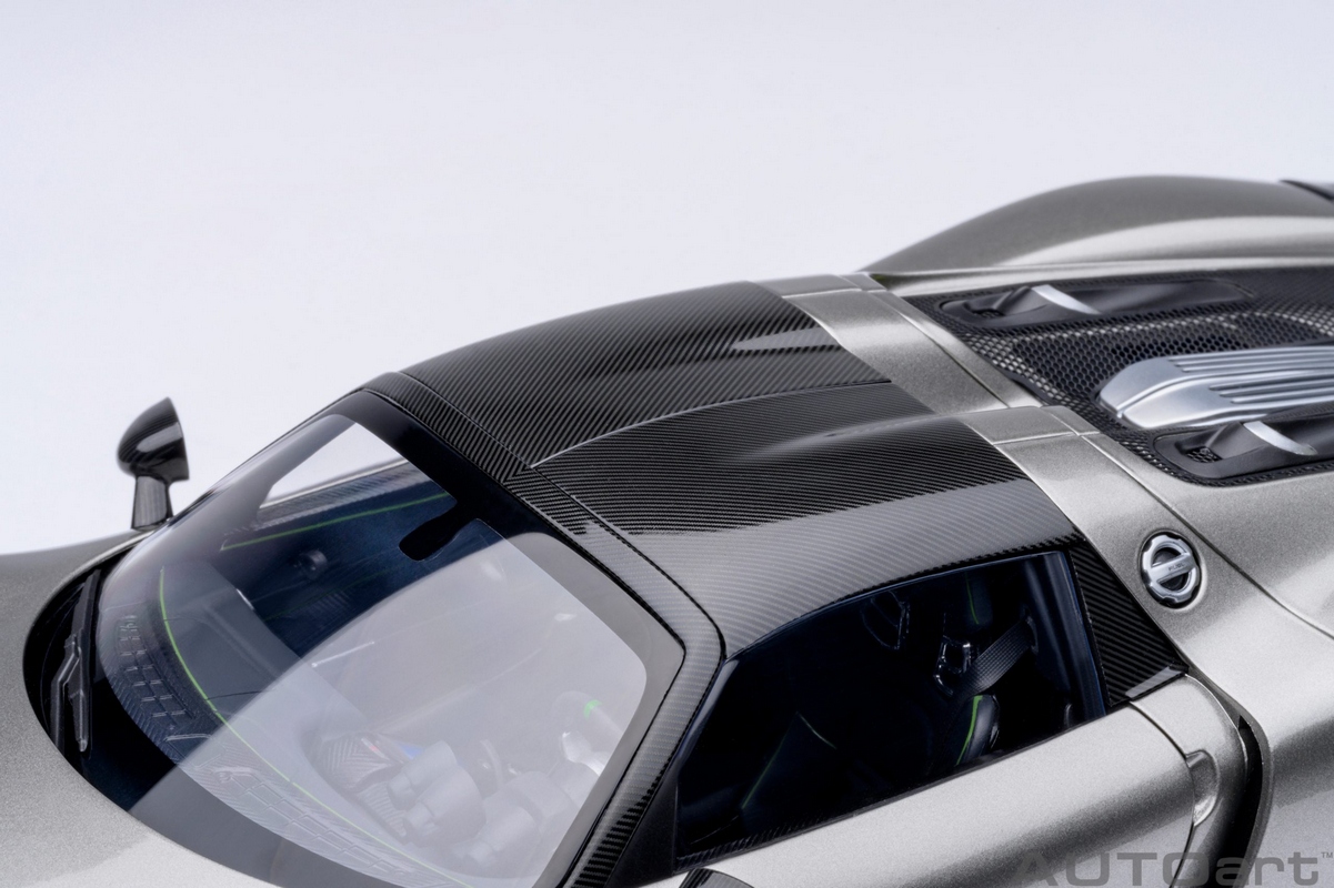 Porsche 918 Spyder Weissach Package 1:18 Autoart Prata - 20 anos