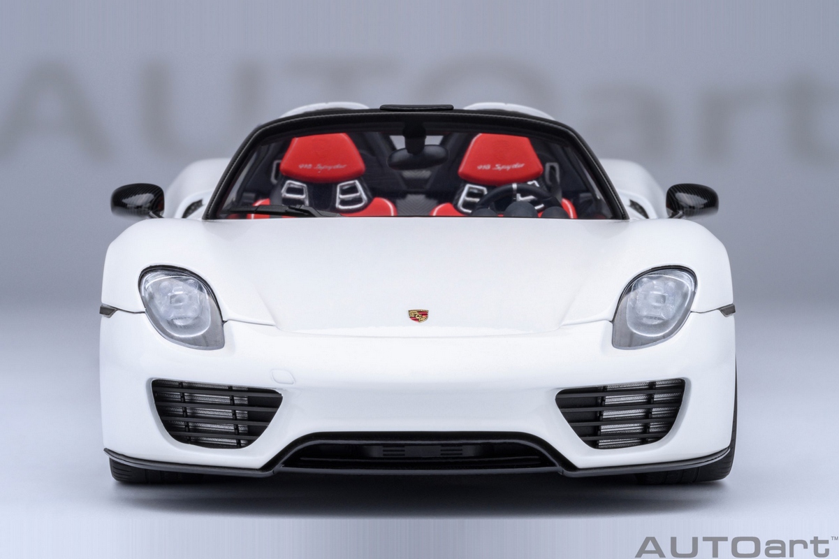 Porsche 918 Spyder Weissach Package 1:18 Autoart Branco - 20 anos