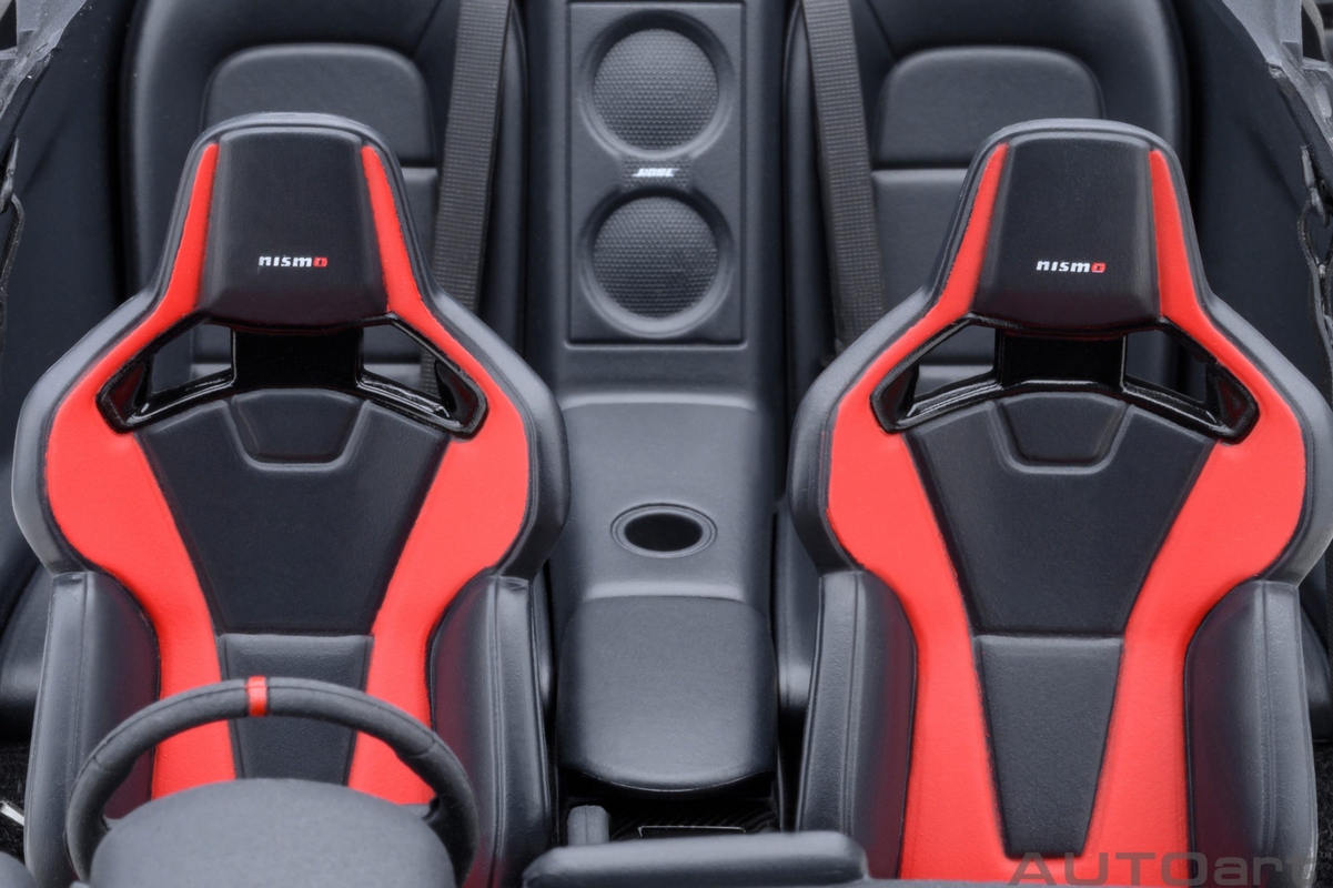 Nissan GT-R (R35) Nismo 2022 Special Edition 1:18 Autoart Cinza