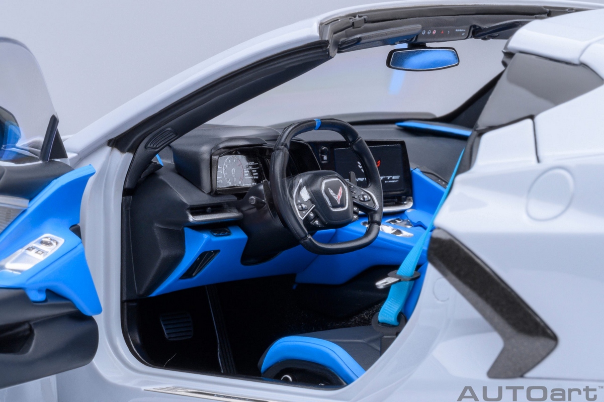 Chevrolet Corvette C8 Stingray Z51 1:18 Autoart Cinza - 20 anos