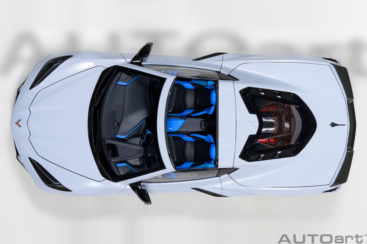 Chevrolet Corvette C8 Stingray Z51 1:18 Autoart Cinza - 20 anos