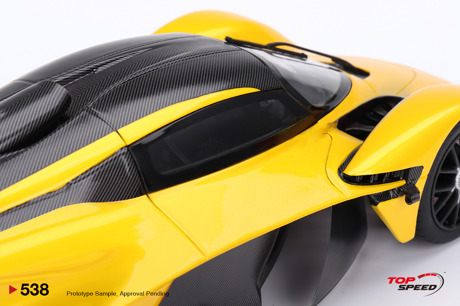 Aston Martin Valkyrie 1:18 TopSpeed Amarelo - 18 anos! Loja