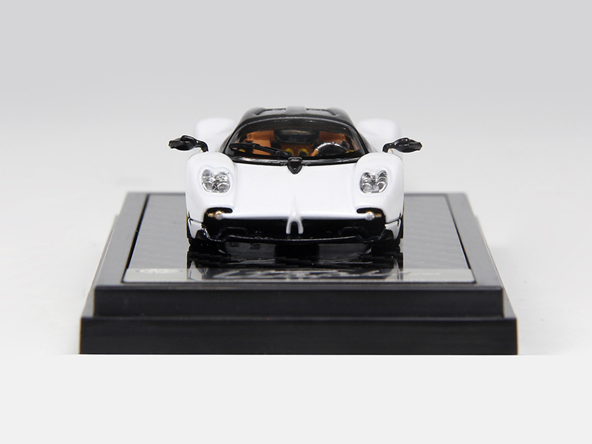 PRÉ-VENDA *** Pagani Utopia Coupe 1:64 LCD Models Branco - 19 anos